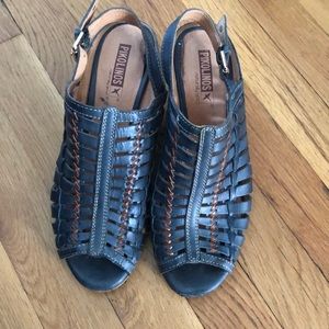 Navy blue Pikolinos!